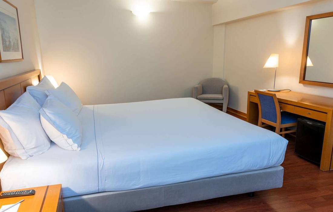 Dreibettzimmer  Hotel Roma Lissabon